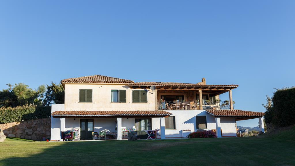Villa Iris With Pool Baja Sardinia Exterior foto