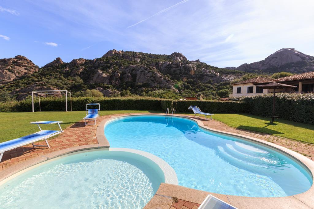 Villa Iris With Pool Baja Sardinia Exterior foto