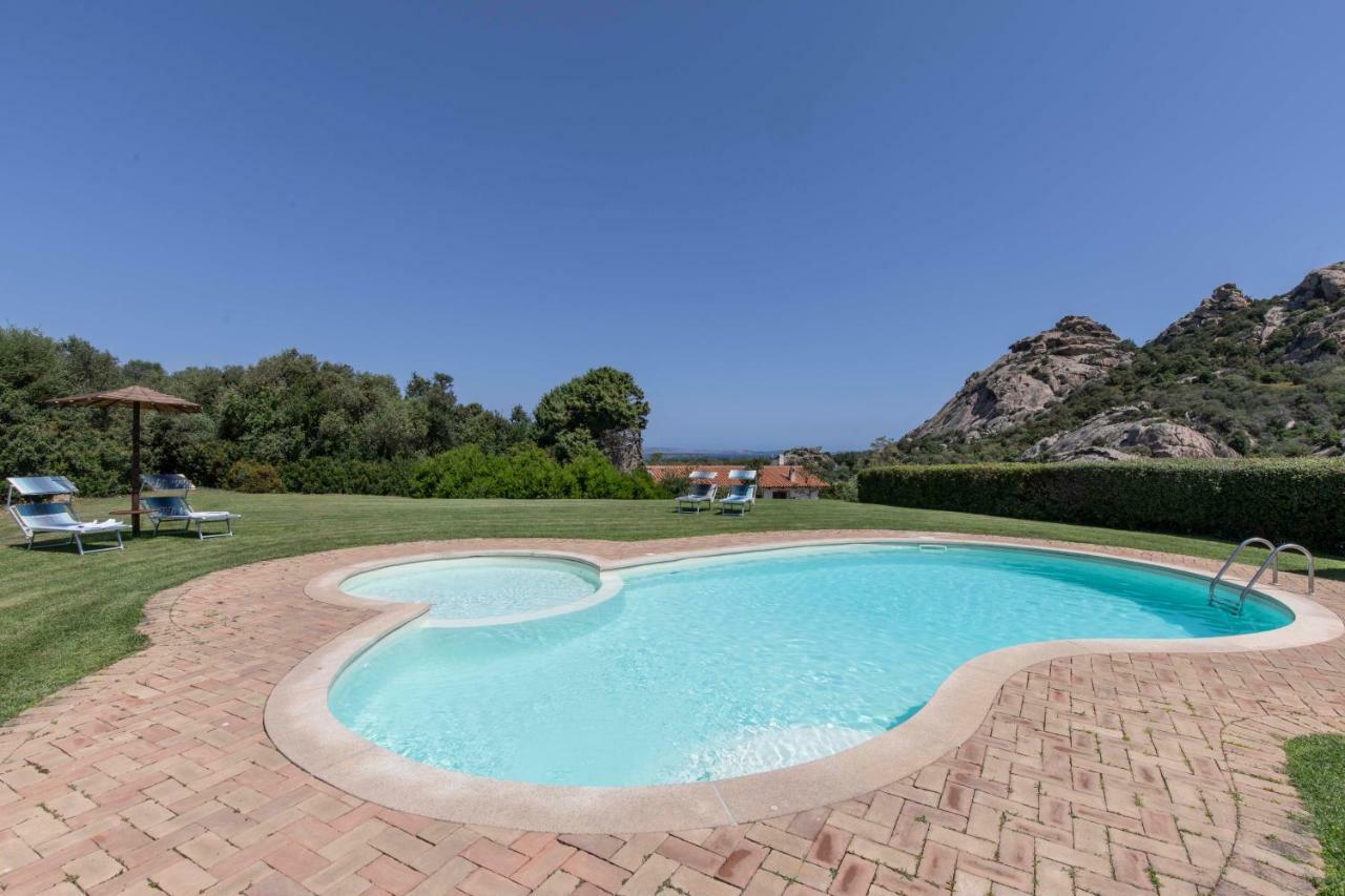 Villa Iris With Pool Baja Sardinia Exterior foto