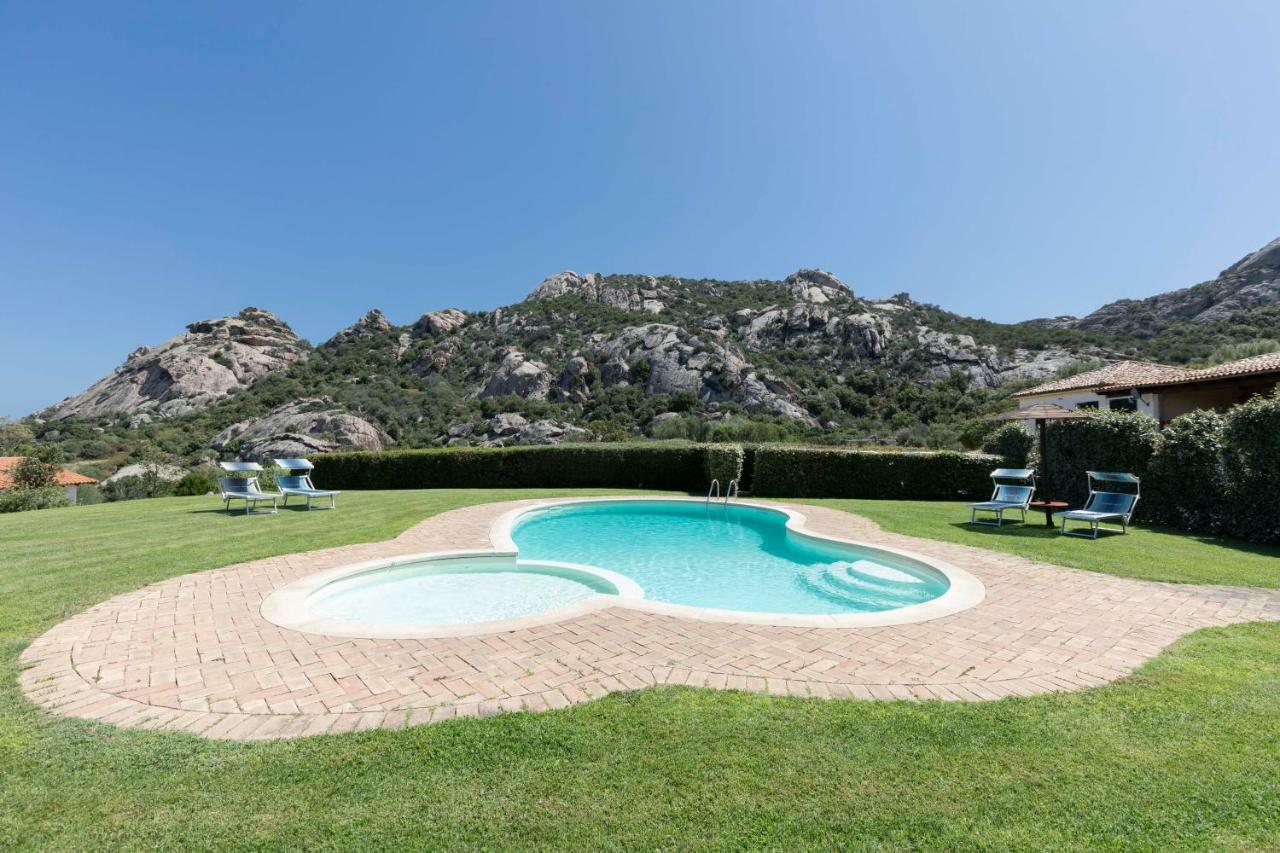 Villa Iris With Pool Baja Sardinia Exterior foto